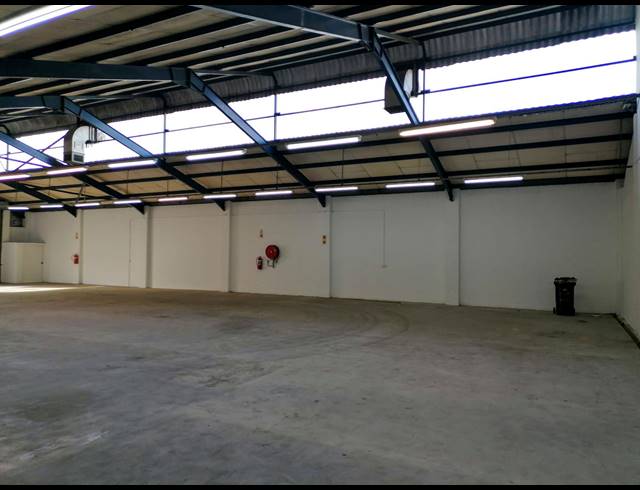 925M² WAREHOUSE TO LET IN PAROW INDUSTRIAL